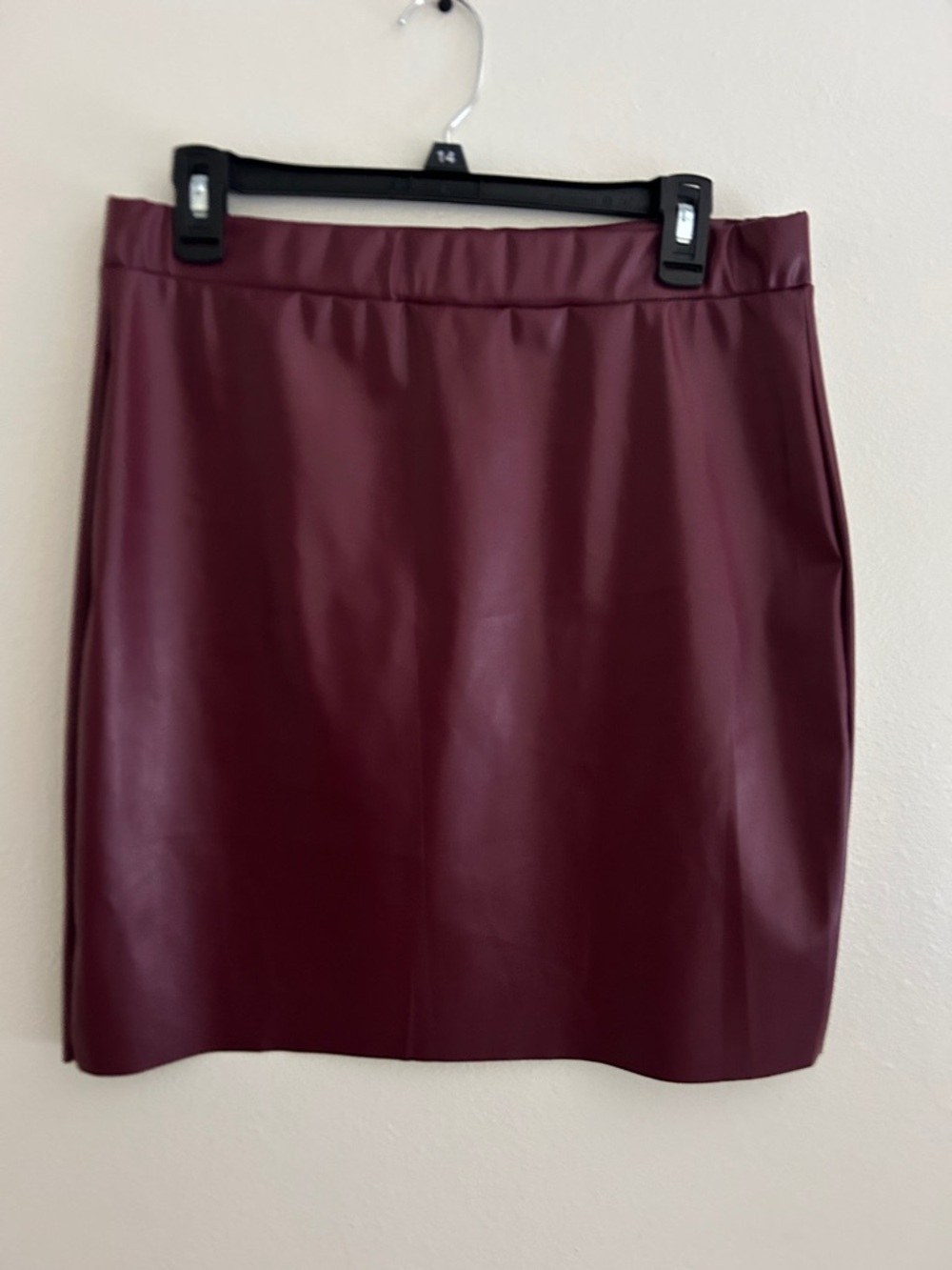 Women's Faux Leather/Vinyl Mini Skirt in Burgundy